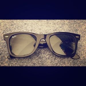 Women’s Ray-Ban Wayfarer Sunglasses